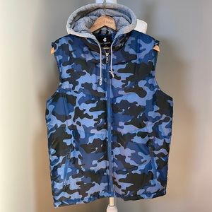 ROCAWEAR BLUE CAMOUFLAGE FULL-ZIP HOODED PUFFER VEST